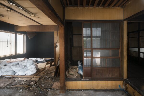 cluttered-haunted-house-background (1)